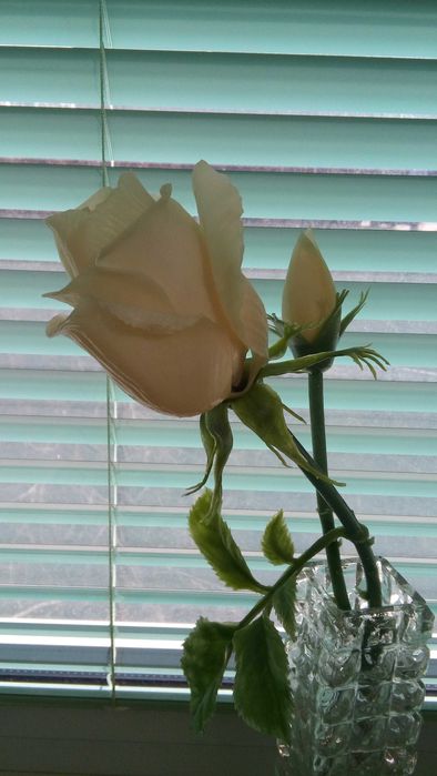 Изкуствена роза пластмасова винтидж