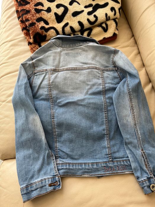 Vand geaca de blugi Zara copii