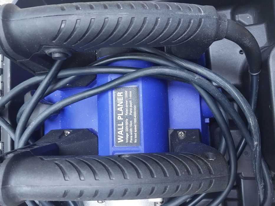 Rindea electrica concepută pentru nivelarea  vopselei,chitului și a tencuilei
