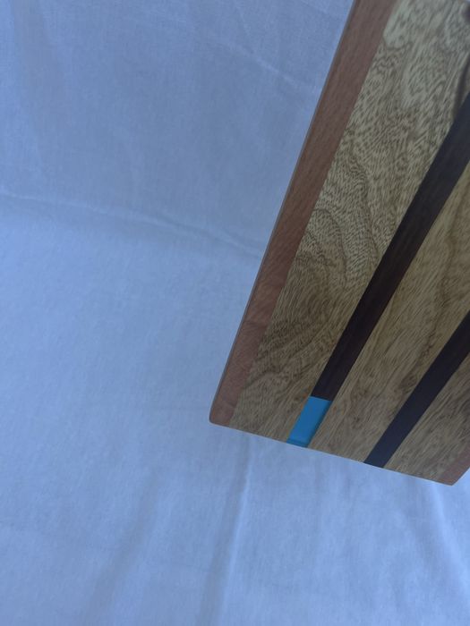 Луксозни дъски и плотове от масив и висококачествена епоксидна смола