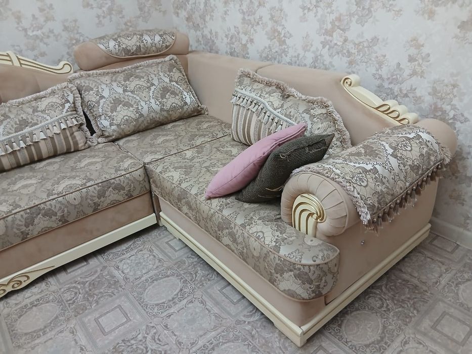 Мягкий  уголок  ^