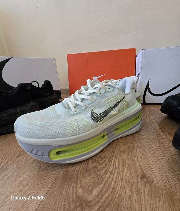 Nike Vomero culori diferite