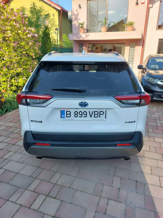 RAV4 an 2021 48700 km Hybrid 4x4 parcată doar în garaj