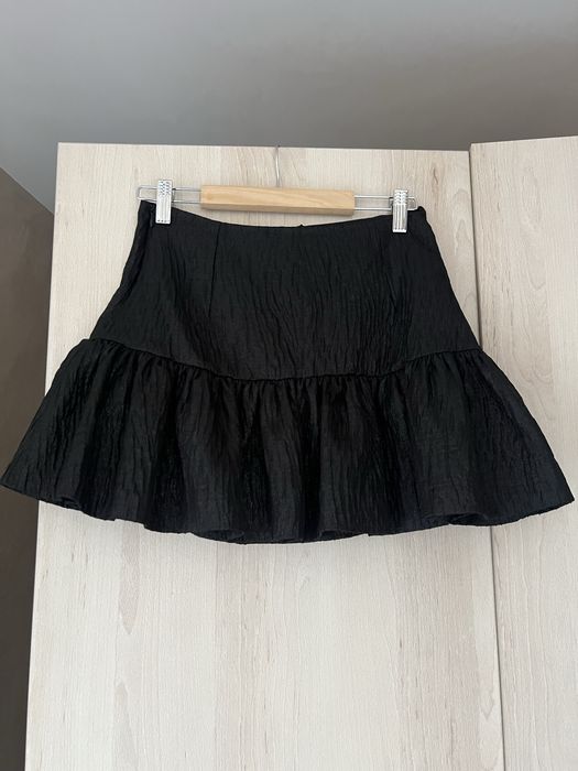 Ефектна къса пола Zara