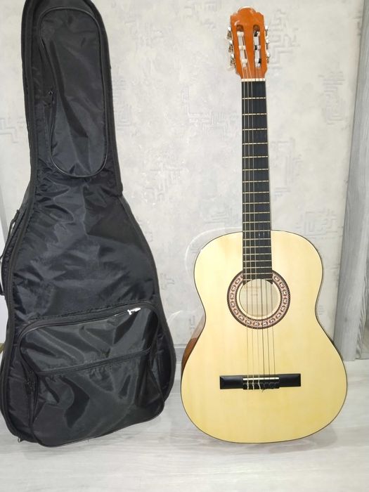 Акустическая гитара классическая