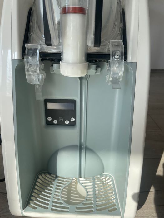 Машина ELMECO за приготвяне на мек сладолед или скрежина