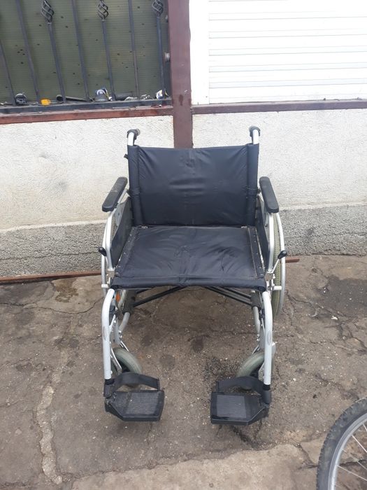 Carucior handicap scaun cu rotile