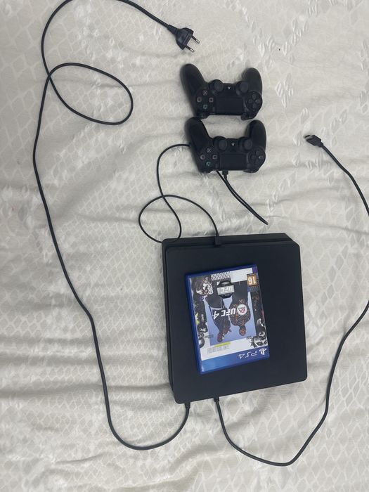 Playstation 4 slim