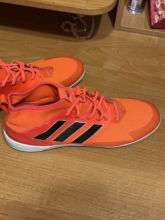 Продам оригинальные кроссовки adidas