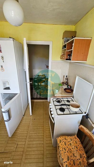 Apartament 3 camere, zona Scoala nr. 1, decomandat, spatios