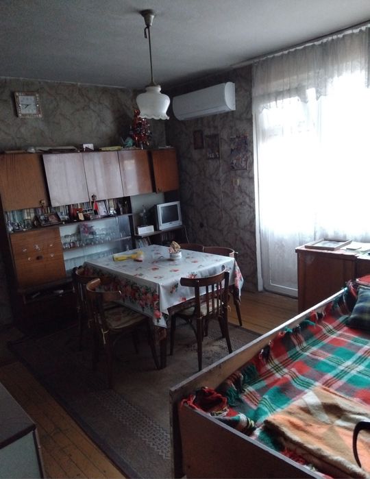 Продава етаж от къща  в гр.Дупница