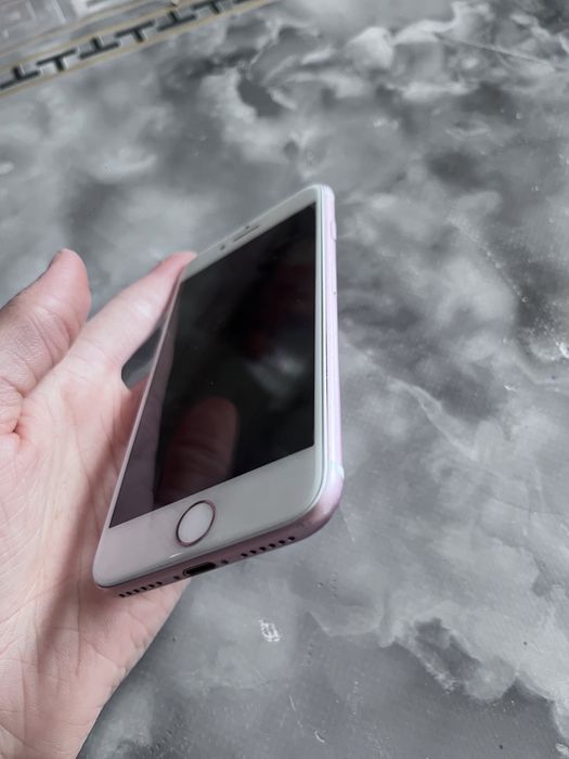 Продам айфон 7 срочна за 20к акб 73