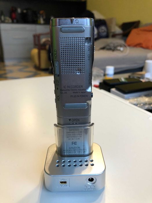 Panasonic Compact IC Recorder (RR-US500)-компактен стерео диктофон