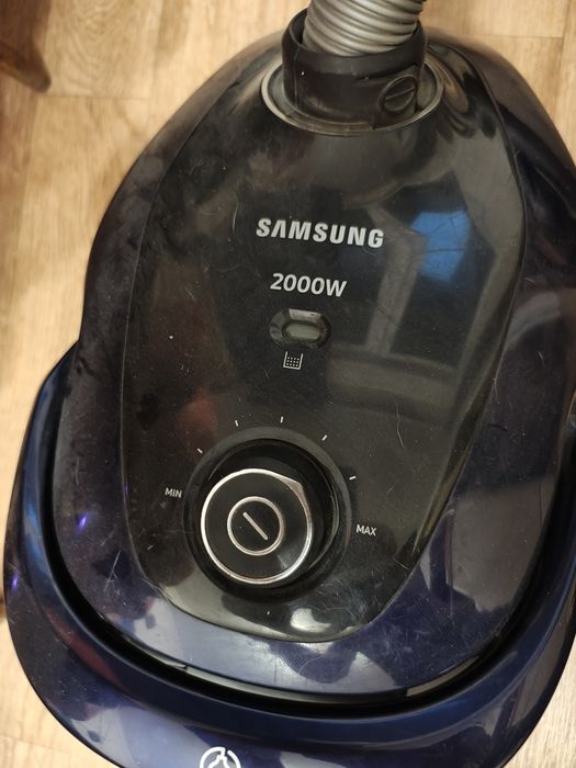 Пылесос Samsung.