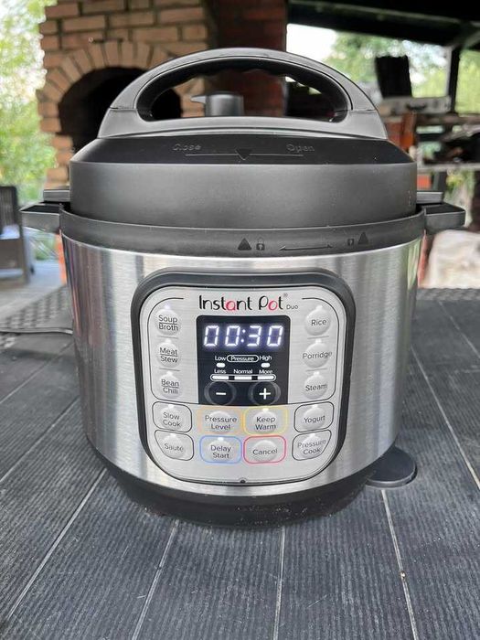 Multicooker Instant Pot Duo Mini, 7 în 1, 3L, 700W, 11 programe, gătire sub presiune, Slow Cook