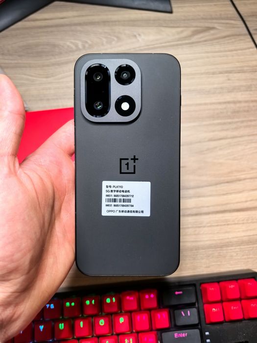 OnePlus 15 16/512GB NOU cu OXYGEN OS