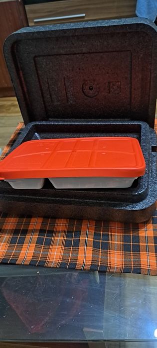 Порцеланова чиния за пренос и съхранение на храна