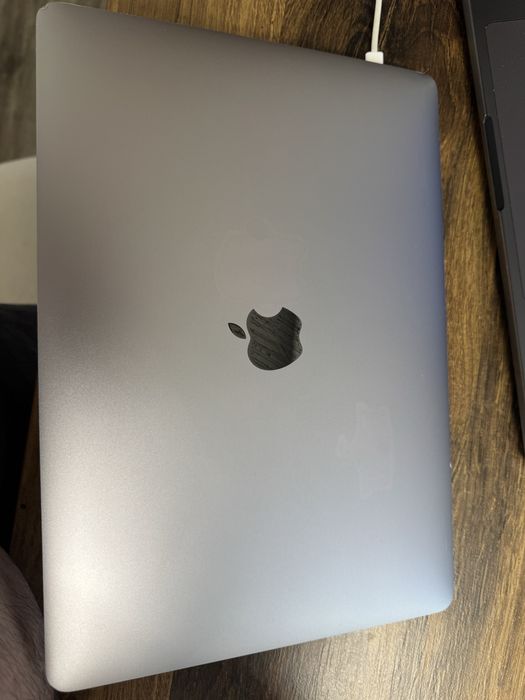MacBook Pro 13” 2017 i7 / 16GB RAM / 256GB SSD / 4x Thunderbolt 3