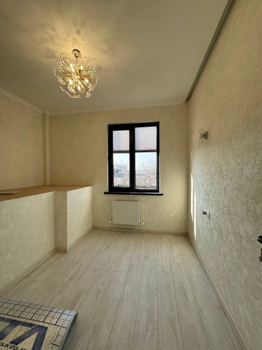 Продается таунхаусе 3 комнатная с ремонтом Адрес максим горкий Улица