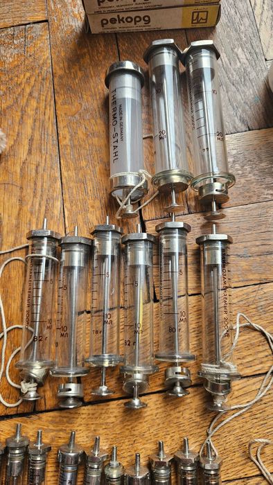 Ретро стъклени спринцовки 25 броя 20 мл – 3 броя + рекорд