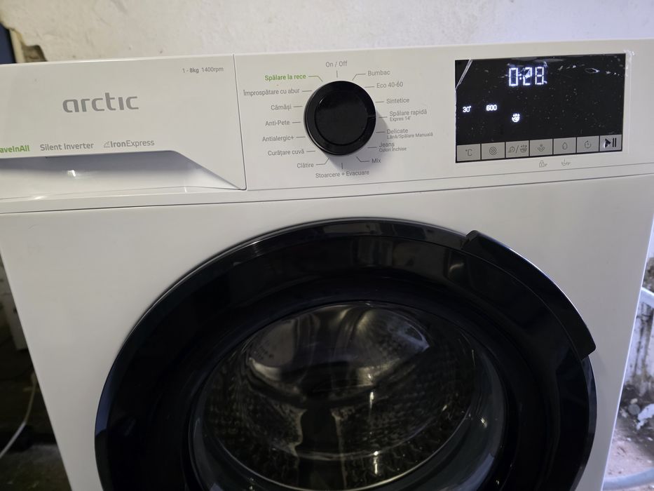 De vânzare mașina de spălat Arctic 8kg 1400 rotații.  Model 2025
