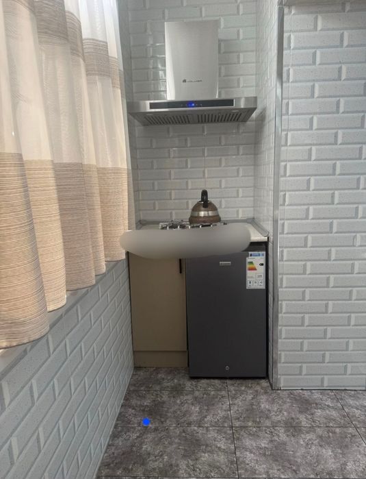 Beruniy metro yonida 2 xona qizlarga va oilaga