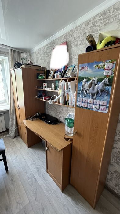Продам шкаф и стол