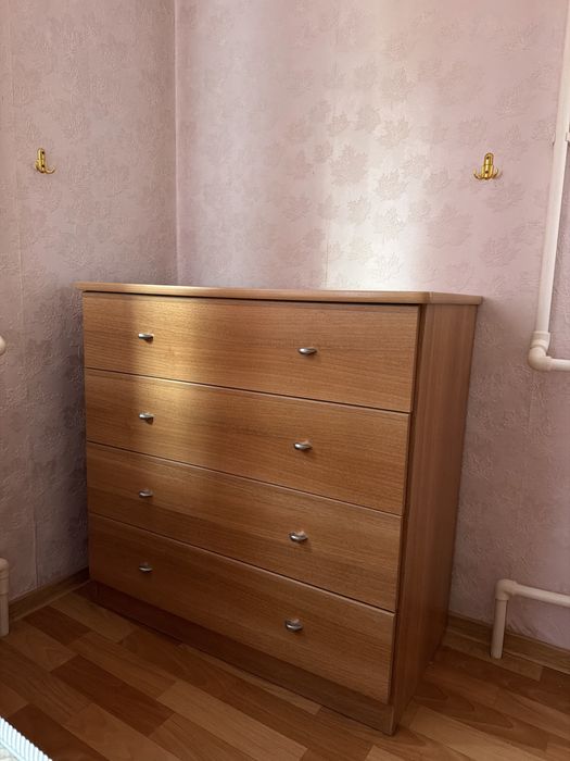 Продам комод с 4 выдвижными ящиками