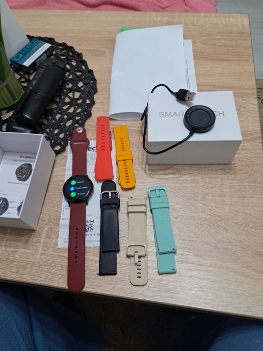 продавам часовник смарт дамски