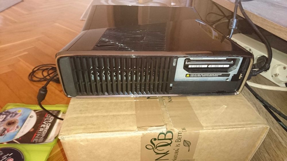 Конзола Xbox 360 slim