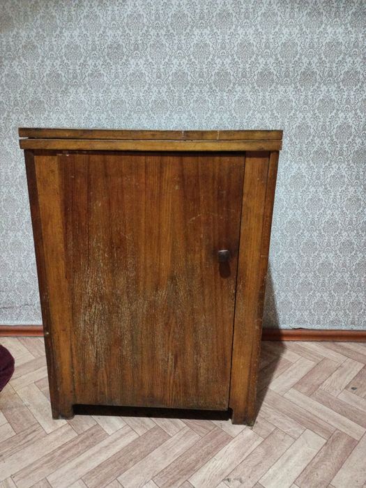 Продам швейную машинку.