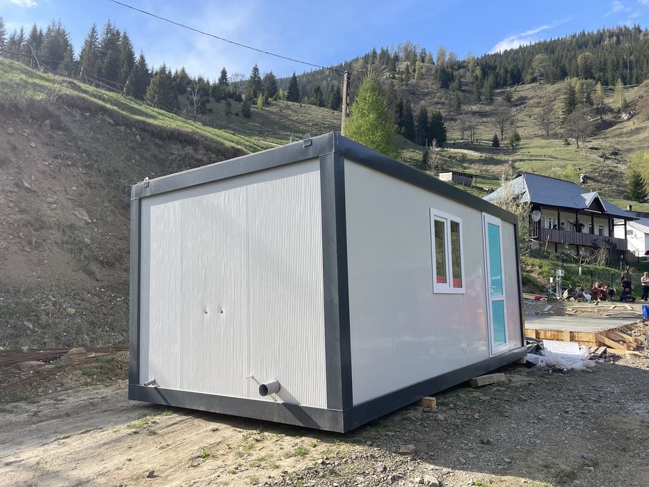 Container nou.