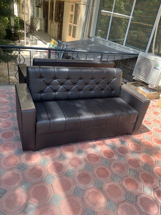 Диван кожаный. Доставка, замер,  установка бесплатно