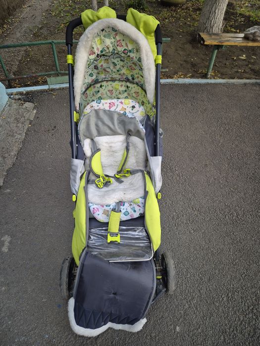 Продам зимнюю коляску-санки