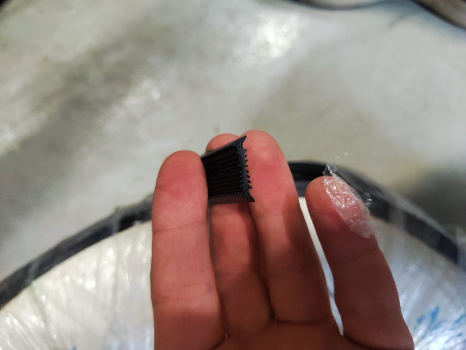 Набивна гума между стyклопакет и дограма, уплътнителна