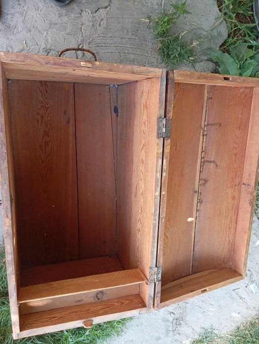 Продается сундук и советская бритва в рабочем состоянии. Солдатский.