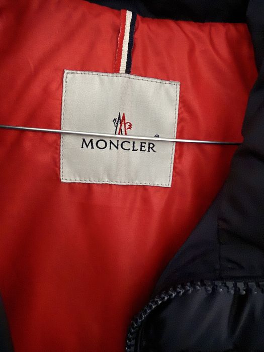 vesta moncler albastra