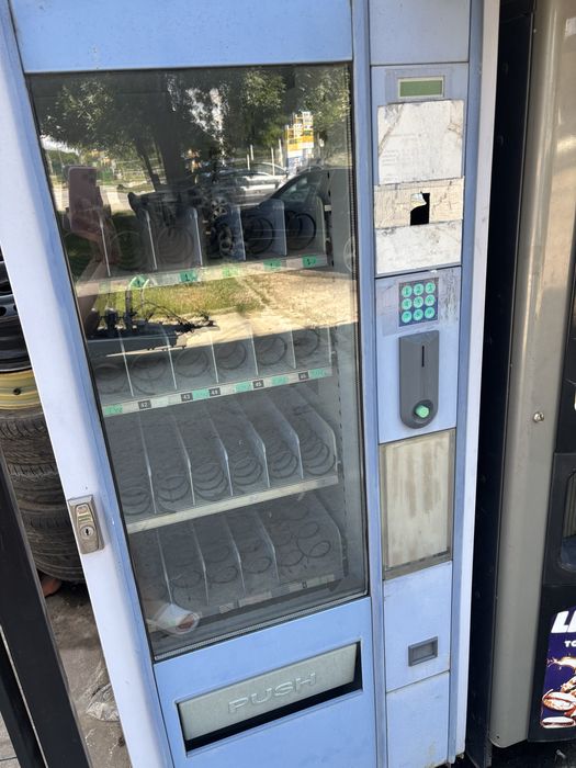 Продавам 2 работещи вендинг автомата