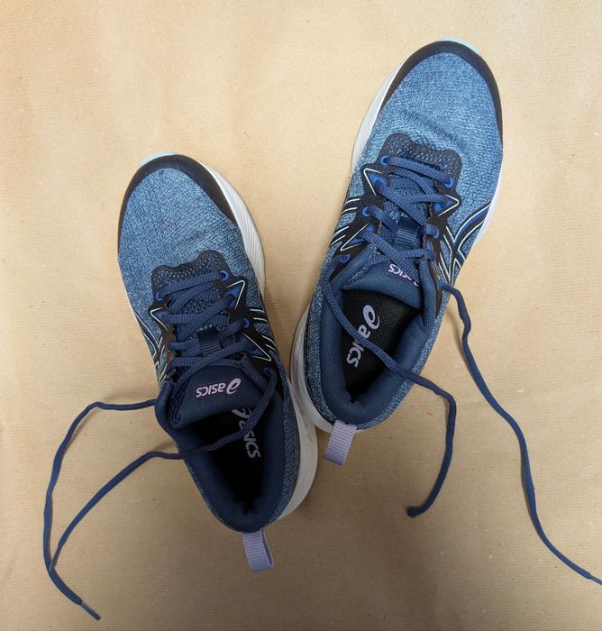 Pantofi Sport Asics-marimea 37-purtati foarte puțin