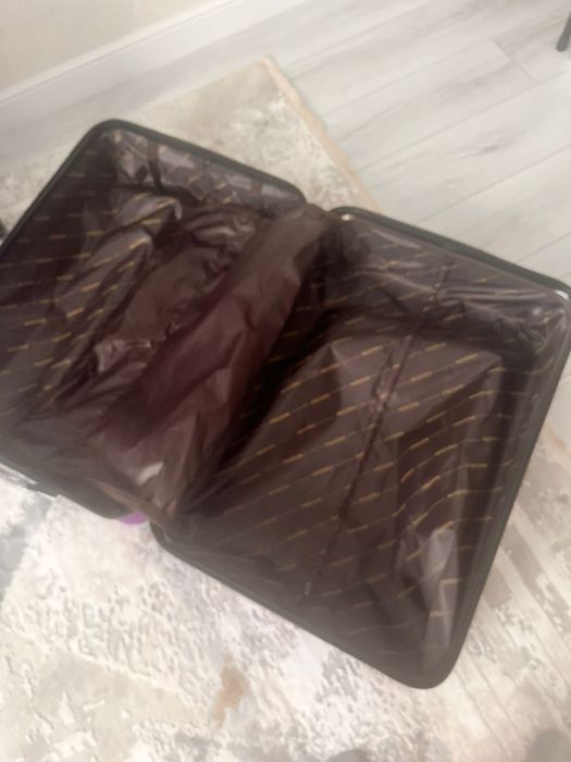 Продам комплект чемоданов