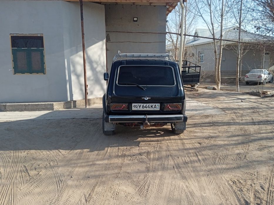 Нива 2121 сотилади