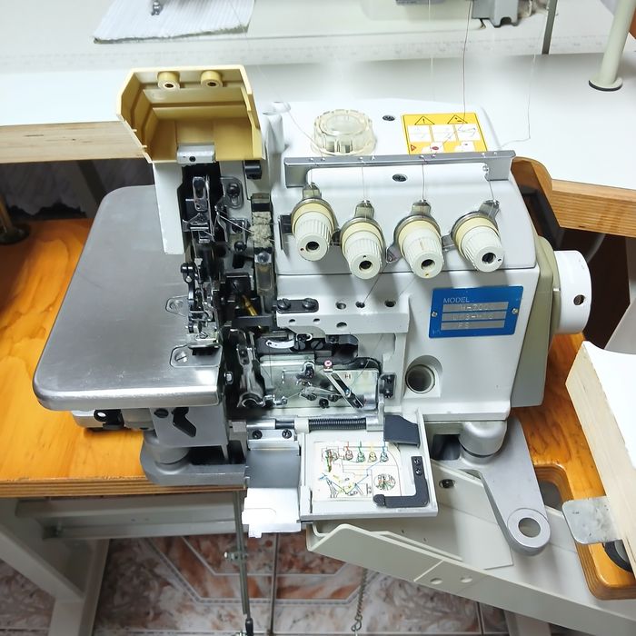 Masina de încheiat si surfilat cu 5 fire PFAFF distanta de 1cm.