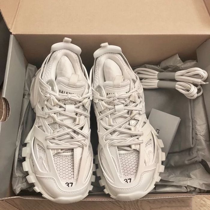 Чисто нови Balenciaga Track