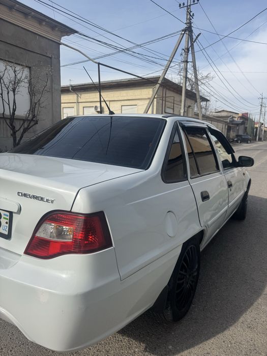 Sotiladi faqad naxdga Nexia 2 Dons 1,6 mator metan gaz butun mashina