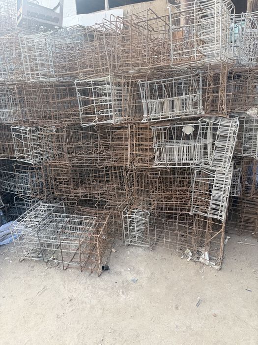 Temir yashik ari uyasi tagiga