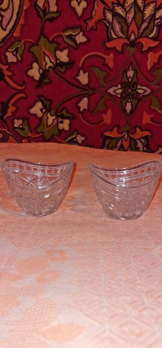 Продаются чайник и посуда разная.