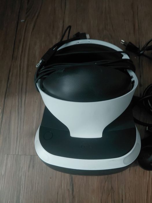 Vând vr ps4 prima versiune