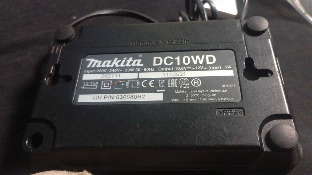 продавам Стандартно зарядно устройство Makita DC10WD, 10-12 V