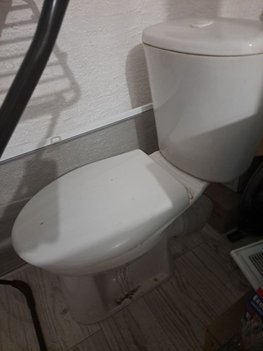 Унитаз целый белый