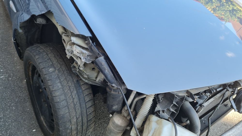 Vând Renault Megan 2 CC avariat față
